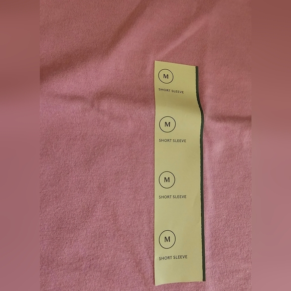 Universal Thread Dahlia Pink Short Sleeve T-Shirt Size Medium New With Tags - Picture 8 of 9